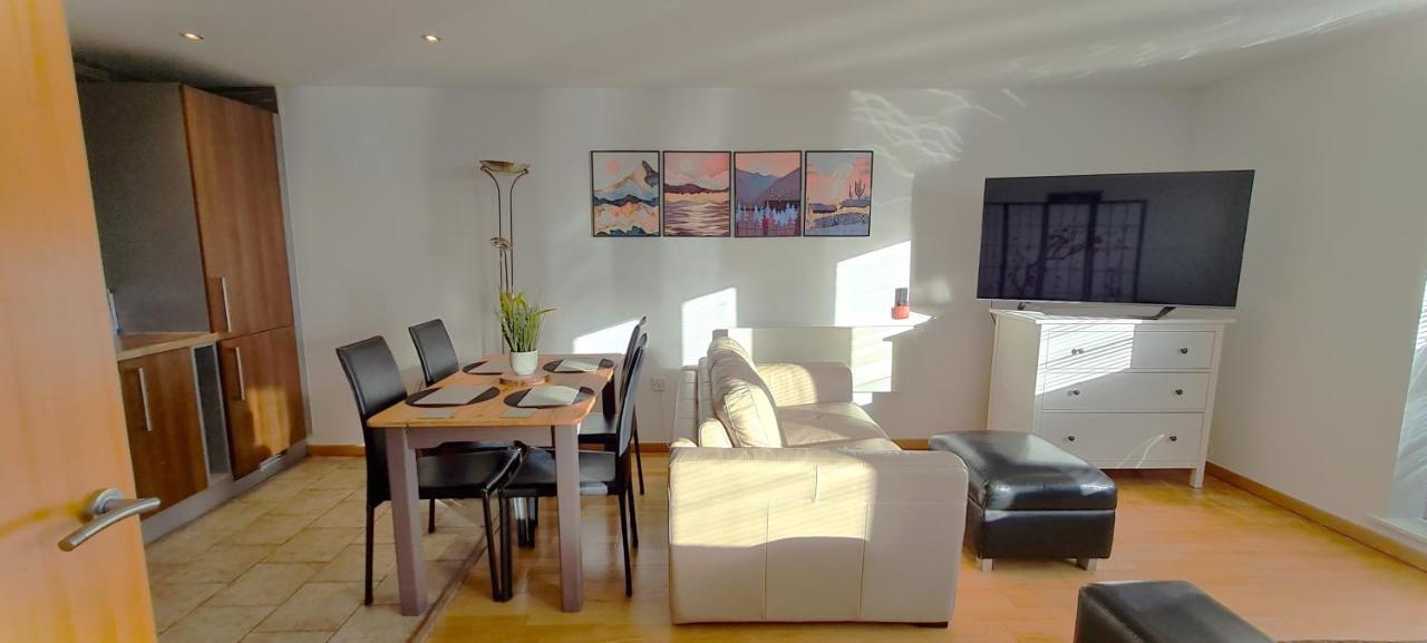 Sidemersey Livings- Convenient 1-Bedroom Flat With A View, Central Liverpool Exterior foto