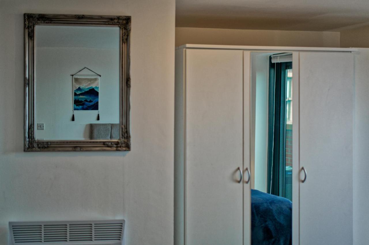 Sidemersey Livings- Convenient 1-Bedroom Flat With A View, Central Liverpool Exterior foto